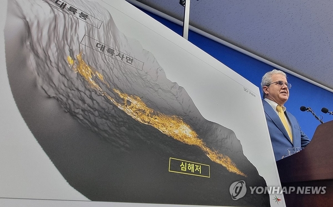  액트지오 아브레우 고문이 7일 오전 정부세종청사 산업통상자원부 기자실에서 동해 심해 가스전 개발과 관련한 브리핑을 하고 있다.(사진=연합뉴스)
