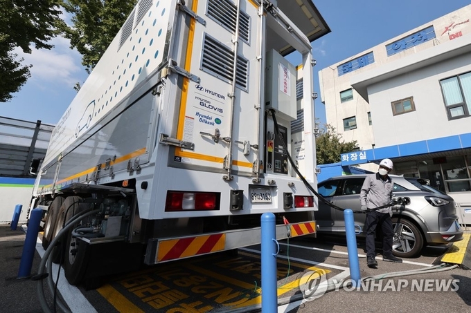 현대자동차의 국내 첫 이동형 수소충전소(사진=연합뉴스)