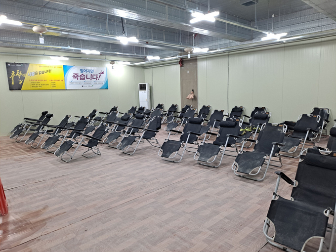 DL건설은 현장 온열질환 예방을 위한 집중기간을 선포했다. 현장 내 근로자들이 편하게 누워서 쉴 수 있는 휴게실 모습(사진=DL건설)