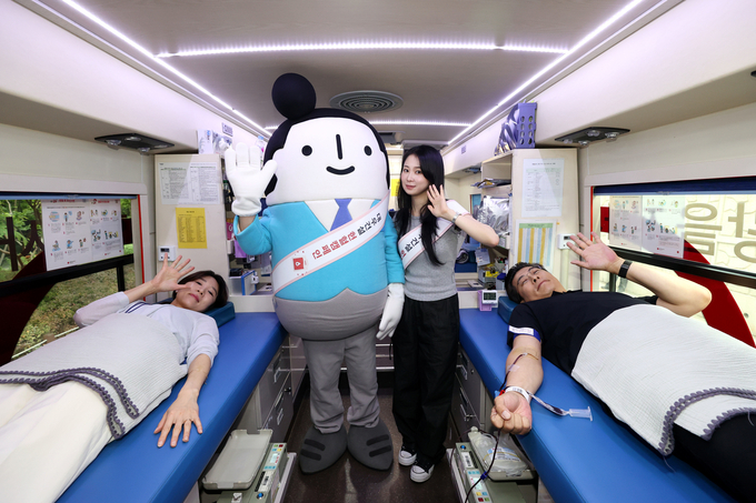 대우건설 임직원들이 헌혈캠페인에 참여하고 있다.(사진=대우건설)