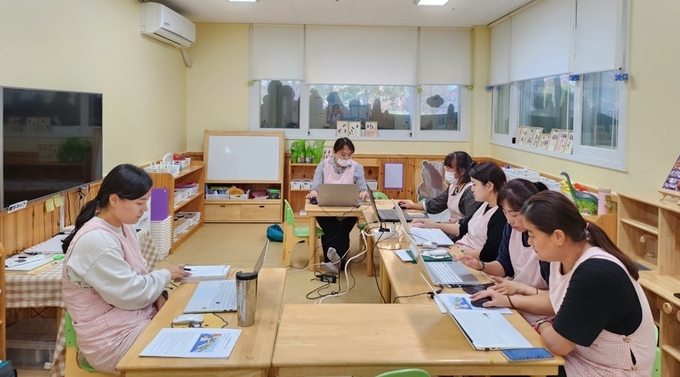 부영 사랑으로 어린이집 교사교육 모습(사진=부영)