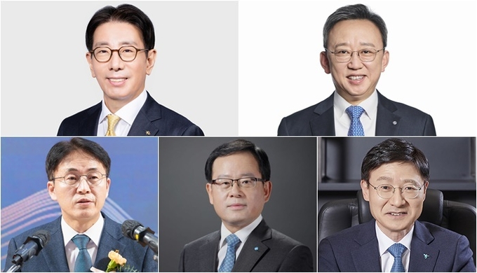 (윗줄 왼쪽부터 시계방향으로) 이재근 KB국민은행장, 정상혁 신한은행장, 이승열 하나은행장, 조병규 우리은행장, 이석용 NH농협은행장. 이들의 임기는 오는 12월 31일 동시에 만료된다.