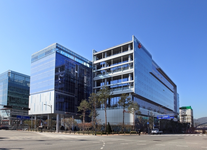  SK케미칼이 한국ESG기준원에서 주관하는 2024년 ESG 평가에서 통합 A+ 등급을 획득했다. 사진은 SK케미칼 사옥 에코랩.