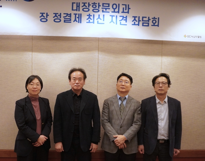왼쪽부터 이은정 장튼위튼병원 원장, 육의곤 장튼위튼병원 원장, 안상욱 항사랑외과의원 원장, 최동현 한사랑병원 원장.