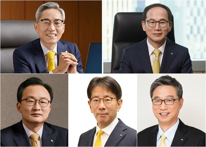 (윗줄 왼쪽부터 시계방향으로) KB금융그룹 윤종규 전 회장, 양종희 회장, KB국민은행 허인 전 행장, 이재근 전 행장, 이환주 행장. 