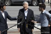 조양호 회장 세 번째 출석…'회삿돈으로 자택경비' 혐의