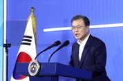 문 대통령, ‘LG화학 5000억원 투자’ 구미형 일자리 협약식 참석