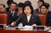 박영선 중기장관 "유니클로 사업조정 대상 가능하다…검토 이미 마쳤다"