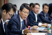 은성수 "'손태승 회장 연임 찬성' 예보 판단 존중"