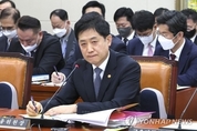 금융위원장 “은행 돈 버는 데 어떤 노력했나...문제제기 가능”