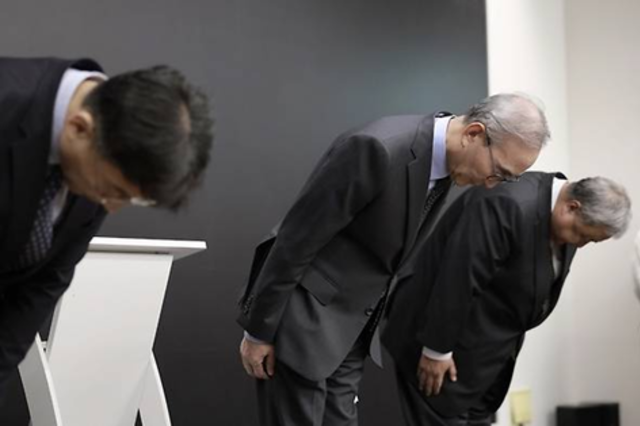 1명한테 뚫린 KT, SKT ‘1350억 과징금’이 잣대 될까