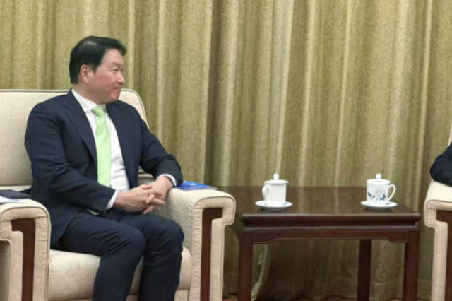APEC 무대 중심에 선 최태원·조현상, 민관 외교 모델 띄운다