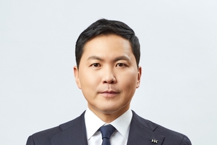 콜마BNH, 예상 깬 '3인 대표체제'…윤상현 부회장 의도는