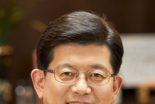 [빈대인 BNK금융 회장 3년 명암] ④은행장 시절부터 이어온 글로벌 집념, 카자흐서 결실