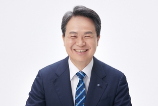 진옥동 신한금융 회장 "밸류업 2.0, 성과 분석 후 빠른 시일 내 공유"