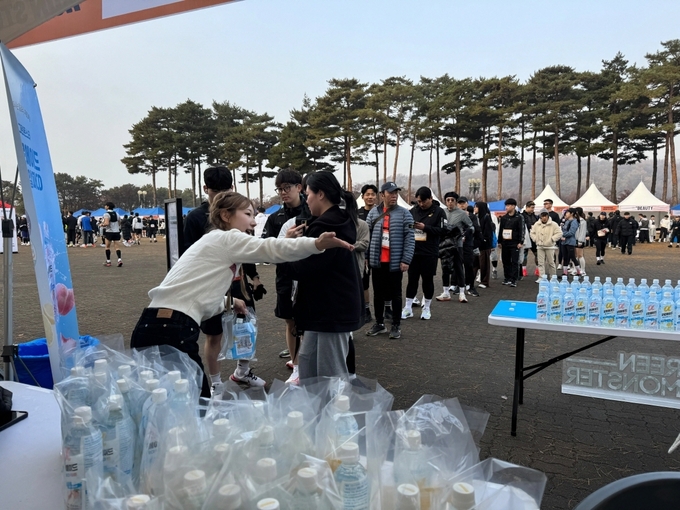 그린몬스터, '버닝런 일레븐 2025'서 신제품 칼로에이드 전격 공개...... - 뉴스 썸네일 이미지