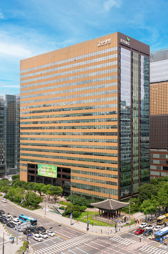 日SBI, 교보생명 지분 7.62% 추가 매수...2대 주주 등극 - 뉴스 썸네일 이미지